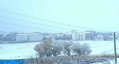 Kırşehir'de yüksek kesimler beyaza büründü