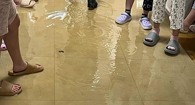 Kız yurdunda patlayan su borusu nedeniyle bazı odaları su bastı