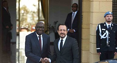 KKTC Cumhurbaşkanı Erhürman ile GKRY lideri Hristodulidis ilk kez bir araya geldi