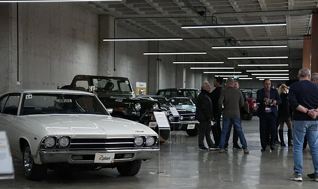 Klasik otomobil müzayedesine yoğun ilgi