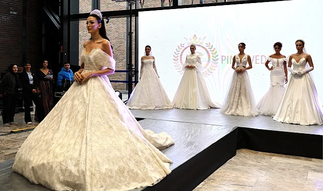 Kocaeli 3. Evlilik Fuarı'nda gelinlik ve bindallılar sahneye çıktı