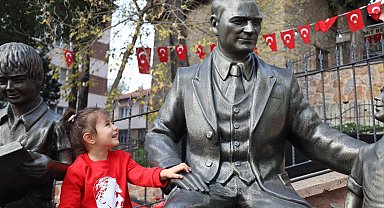 Kocaeli İzmit'te minik yüreklerden Ata'ya sevgi dolu anma