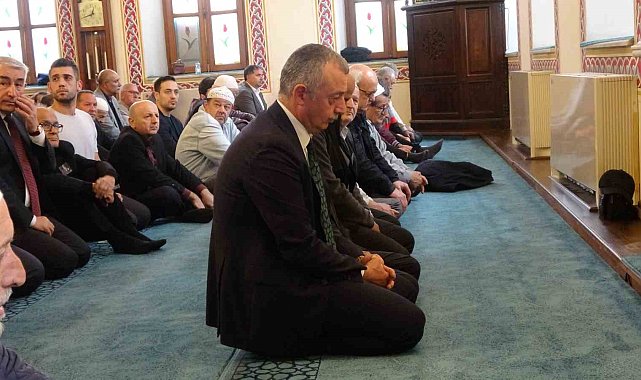 Kocaeli Valisi Aktaş, Atatürk'ün ölümünün 87. yılı için okutulan mevlide katıldı