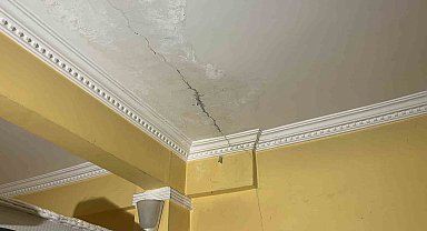 Kocaeli'de bir binanın kolonları çatladı: Aileler korkuyla evi tahliye etti