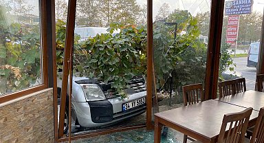 Kocaeli'de kontrolden çıkan otomobil dehşet saçtı: 1 ölü, 3 yaralı