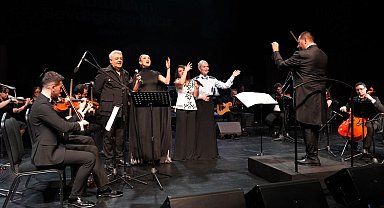 Kocaeli'de Ata'ya özlem notalarla yankılandı