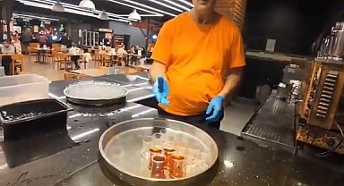 Köfteci Yusuf'ta kuryelerin yüzünü güldüren sıcak jest