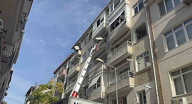 Kolonlarında çatlaklar tespit edilen 5 katlı bina mühürlendi