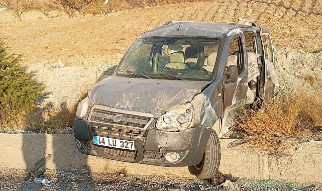 Kontrolden çıkan hafif ticari araç su tahliye kanalına çarptı: 1 yaralı
