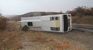 Konya'da öğrenci servisi devrildi: 31 yaralı