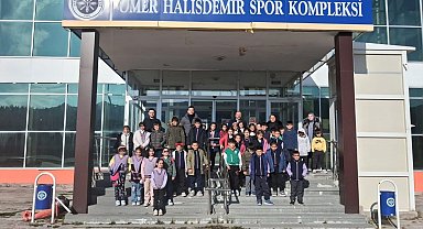 Köy okullarında ki öğrenciler sinema ile tanıştı