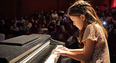 Küçük piyanistler hünerlerini sergiledi