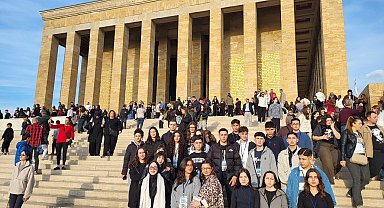 Küçükçekmece Belediyesi 400 genci Anıtkabir'e götürdü