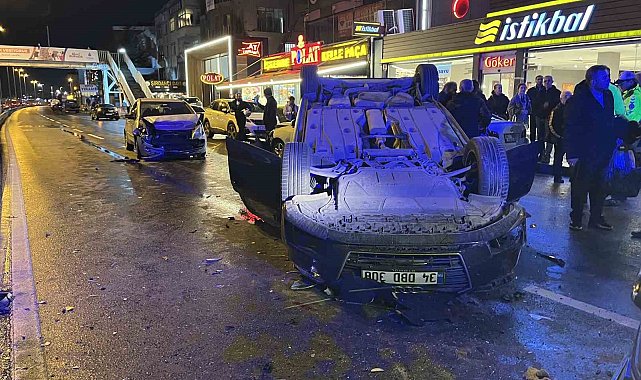 Küçükçekmece'de E5 yan yolda zincirleme kaza: 3 yaralı