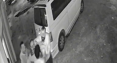 Kukla sanatçısı boşanma aşamasındaki eşi ve ailesi tarafından darbedildi