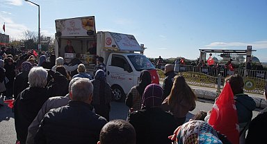 Kurtuluş gününde 'yağ' izdihamı: Ezilme tehlikesi geçirdiler