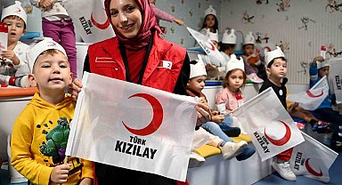 Kuşadası Belediyesi Çocuk Gelişim Merkezi'nde miniklere Kızılay anlatıldı