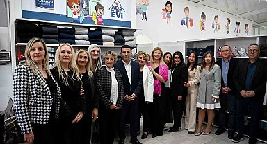 Kuşadası'nda 'Ada Kıyafet Evi' açıldı