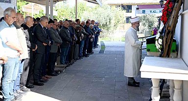 Kuşadası'nın sevilen doktoru son yolculuğuna uğurlandı