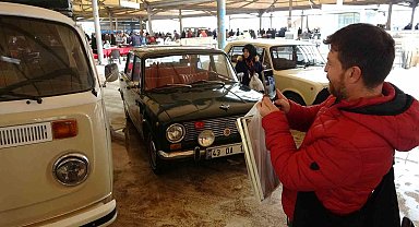 Kütahya 'Antika Pazarı'nda Klasik Araba Sergisi'ne yoğun ilgi