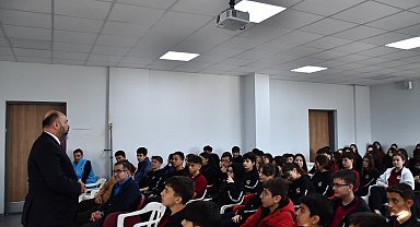 Kütahya Abdülhamid Han Anadolu Lisesi'nde "Hz. Peygamber ve Şahsiyet İnşası" konulu konferans