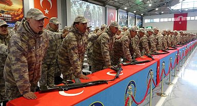 Kütahya Hava Er Eğitim Tugay Komutanlığında 2025 4A Tertip Erler yemin ederek usta asker oldu