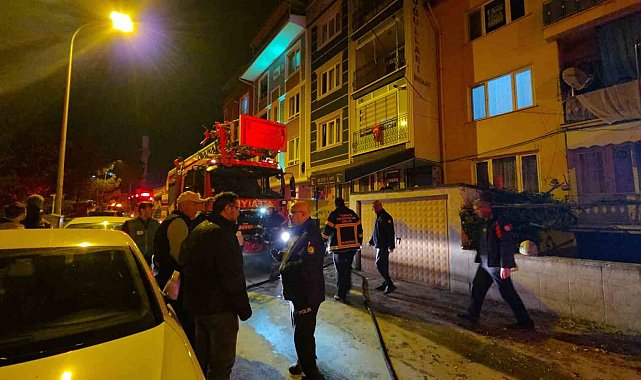 Kütahya'da 5 katlı binanın teras katında çıkan yangın paniğe neden oldu
