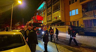 Kütahya'da 5 katlı binanın teras katında çıkan yangın paniğe neden oldu
