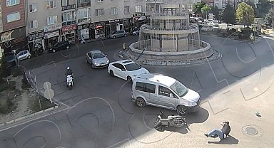 Kütahya'da iki ayrı motosiklet kazası kameralara yansıdı