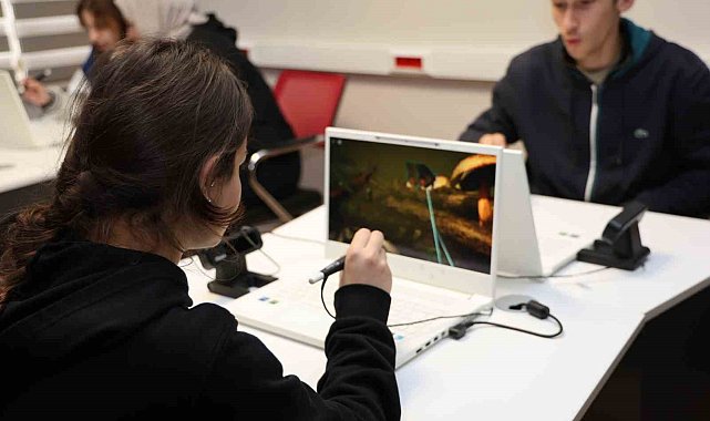 Liseli gençler Düzce Üniversitesi'ni inceledi