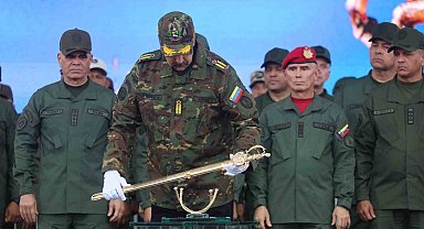 Maduro'dan kılıçlı rest: "Gerekirse ülkemiz uğruna canımızı feda ederiz"