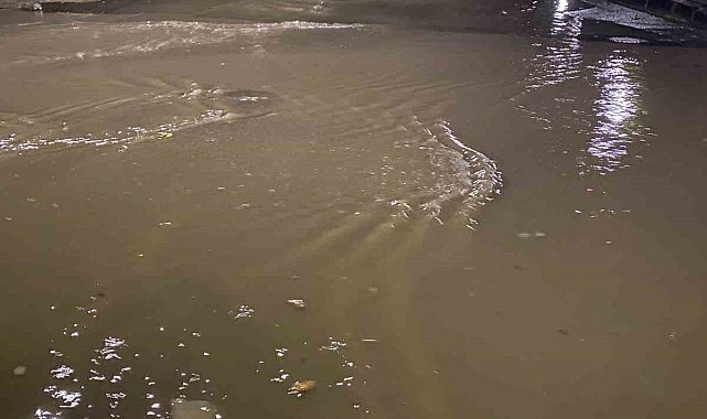Maltepe'de yollar göle döndü