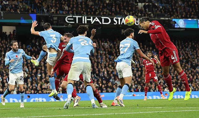 Manchester City, Liverpool'u 3-0 ile geçti