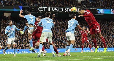 Manchester City, Liverpool'u 3-0 ile geçti