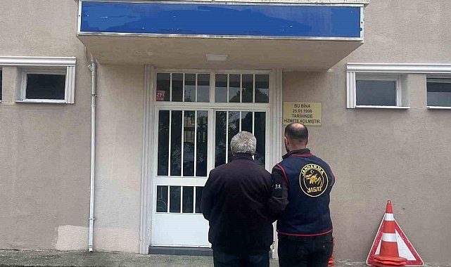 Manisa'da 27 yıl hapisle aranan dolandırıcı sahte kimlikle yakalandı