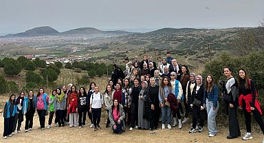 Manisa'da 61 kadın öğretmen 24 Kasım'ı Gençlik Kampında kutladı