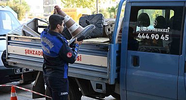 Manisa'da kaldırımlar vatandaşa geri veriliyor