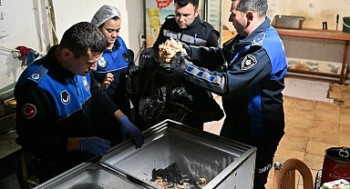 Manisa'da 150 kilo pişmiş tavuk eti ele geçirildi! İşletme mühürlendi