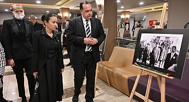 Manisa'da "Ata'nın Sanat Mirası" söyleşi ve fotoğraf sergisine yoğun ilgi