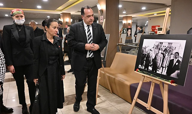Manisa'da "Ata'nın Sanat Mirası" söyleşi ve fotoğraf sergisine yoğun ilgi