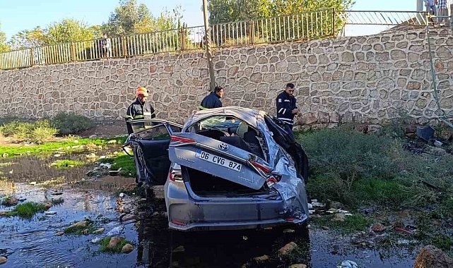 Mardin'de devrilen otomobildeki 3 kişi yaralandı