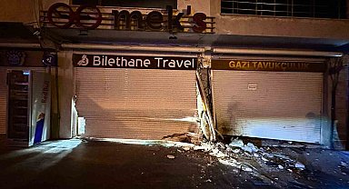 Mardin'de otomobil iş yerinin kepengine çarptı: 4 yaralı