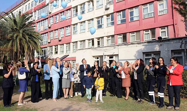 Mavi balonlar diyabete farkındalık için gökyüzüne bırakıldı
