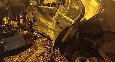 Mazıdağı'nda iki otomobil çarpıştı: 3 yaralı