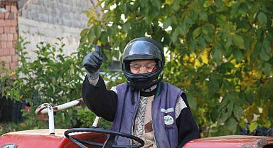 Mehmet Amca yeni yönetmeliğe göre hazırlanıp tarlasını sürdü