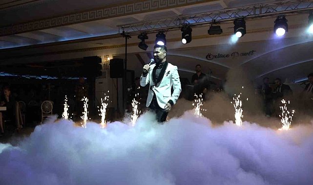 Mehmet Çevik'ten Öğretmenler Günü'nde 600 öğretmene unutulmaz konser