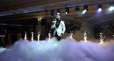 Mehmet Çevik'ten Öğretmenler Günü'nde 600 öğretmene unutulmaz konser