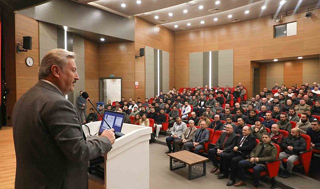 Melikgazi Belediyesi Park ve Bahçeler personeline 'Ağaç Bakım Sırları' anlatıldı