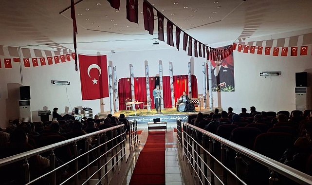 Merkezefendi Kent Tiyatrosu'nun oyunu Çavdır'da büyük beğeni topladı