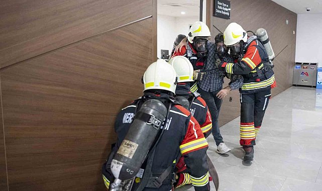 Mersin Büyükşehir Belediyesi binasında yangın tatbikatı gerçekleştirildi